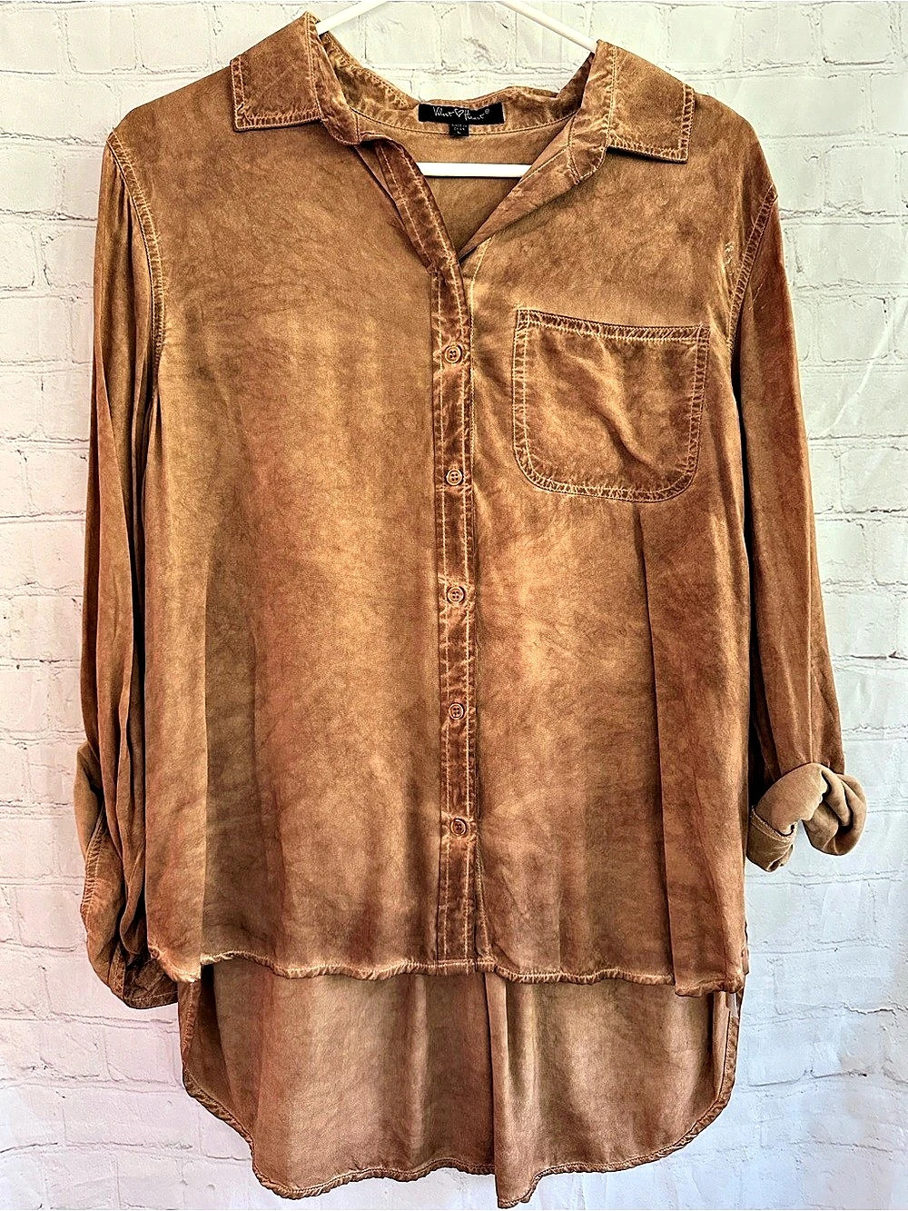 Velvet Heart NWOT Button Down Acid wash hi low Shirt in Brown size L